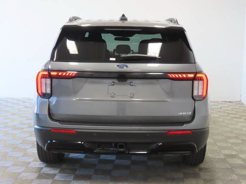Used 2025 Ford Explorer ST-Line w/ ST-Line Street Pack AWD/4WD image 5
