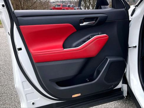 Used 2022 Toyota Highlander XSE image 21