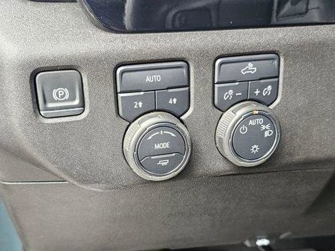 Used 2025 Chevrolet Silverado 1500 LT AWD/4WD image 34