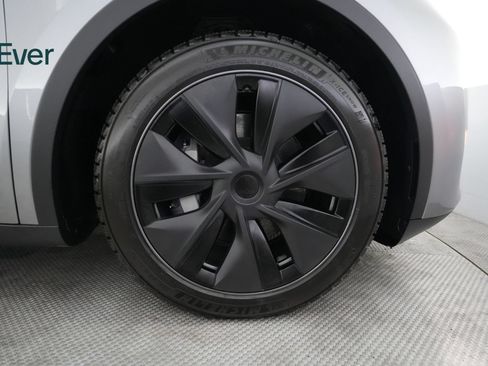 Used 2025 Tesla Model Y Long Range AWD/4WD image 20
