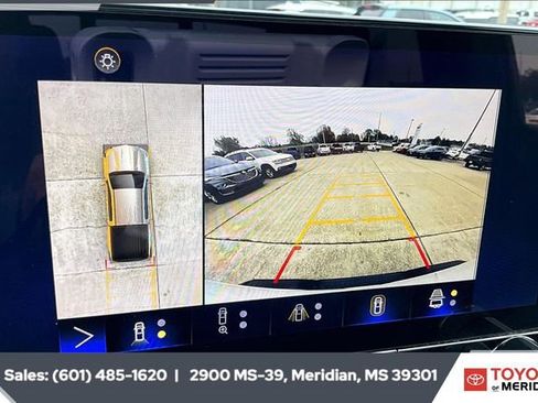 Used 2023 Chevrolet Colorado Trail Boss w/ Technology Package image 14