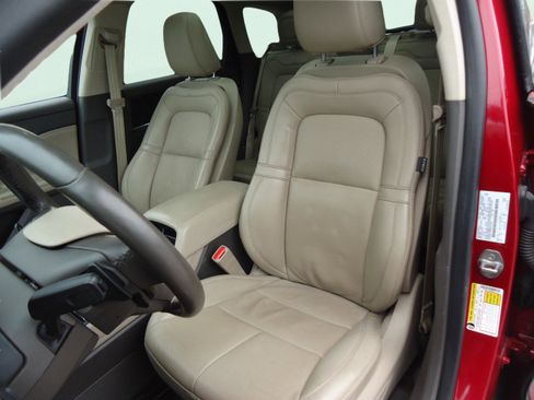 Used 2022 Lincoln Corsair AWD w/ Premium Package image 23