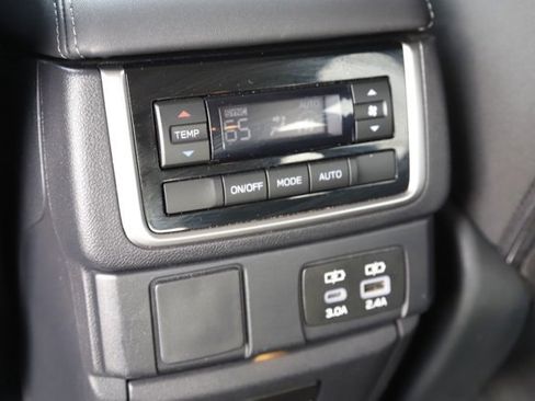 Used 2024 Subaru Ascent Premium w/ Convenience Package image 18