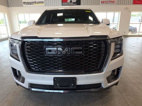 Used 2023 GMC Yukon XL Denali Ultimate AWD/4WD image 3