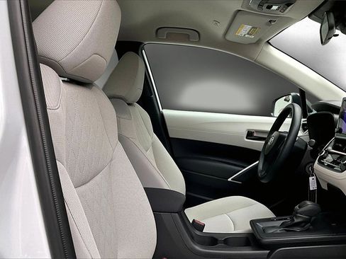 New 2026 Toyota Corolla Cross L image 8