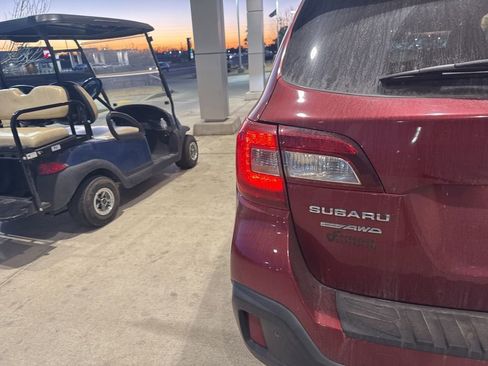 Used 2018 Subaru Outback 3.6R Limited image 11