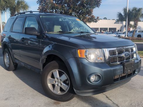 Used 2011 Ford Escape XLT w/ 202A Rapid Spec Order Code image 2