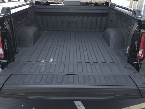 Used 2024 GMC Sierra 1500 SLT w/ SLT Premium Plus Package image 33