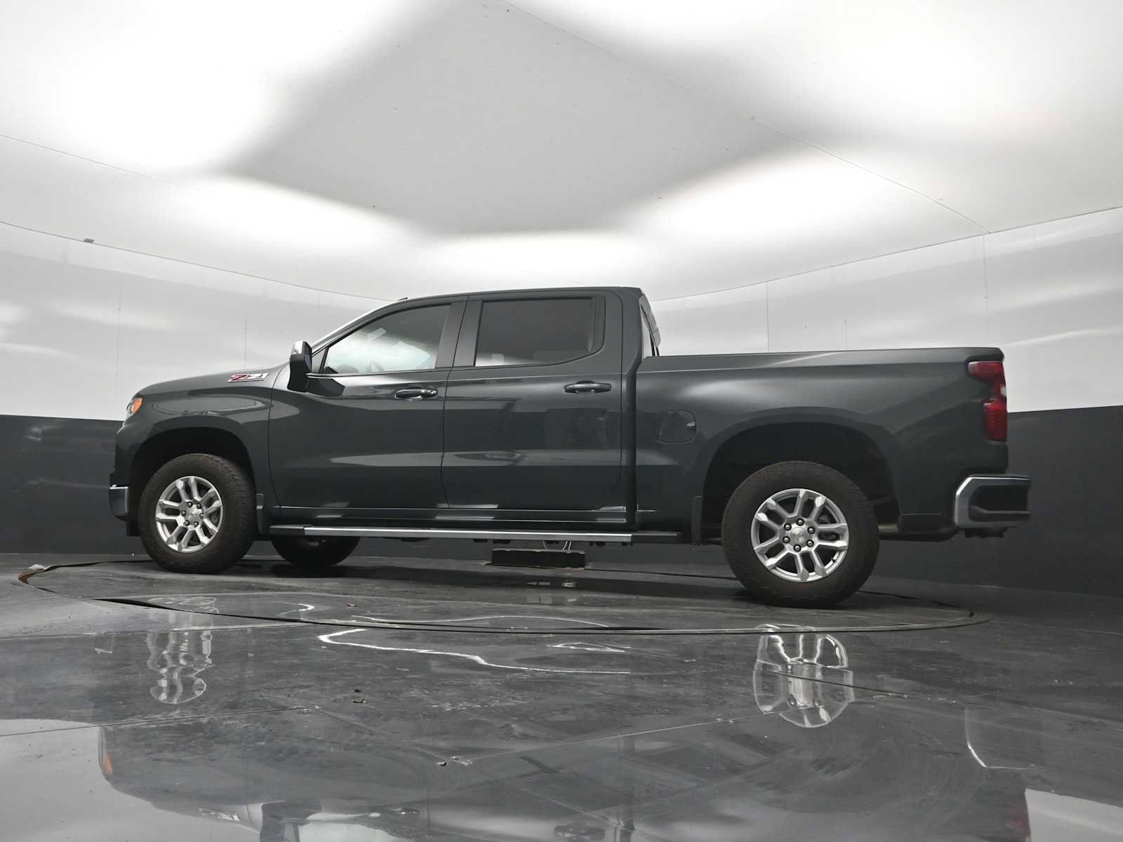 Used 2025 Chevrolet Silverado 1500 LT w/ Z71 Off-Road Package AWD/4WD image 21