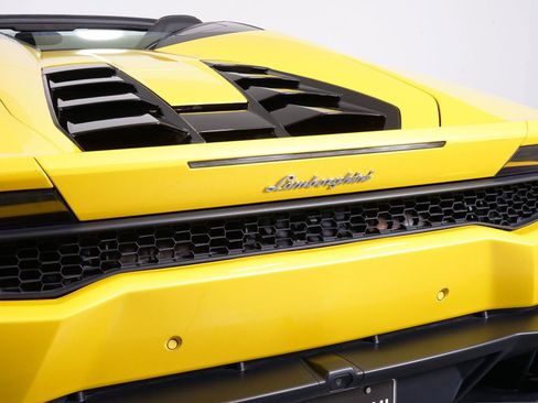 Used 2017 Lamborghini Huracan LP 610-4 image 21