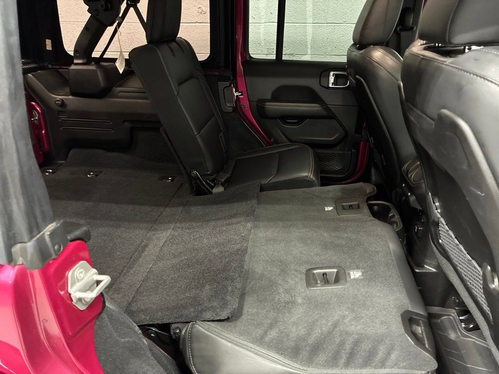 Used 2024 Jeep Wrangler Unlimited Sahara AWD/4WD image 10