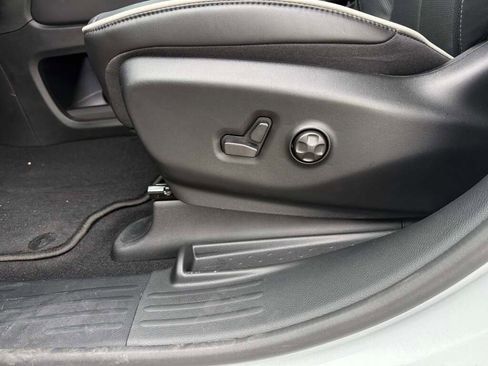 New 2026 Chrysler Pacifica Limited image 28