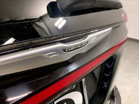 Used 2024 Chrysler Pacifica Touring-L FWD image 30