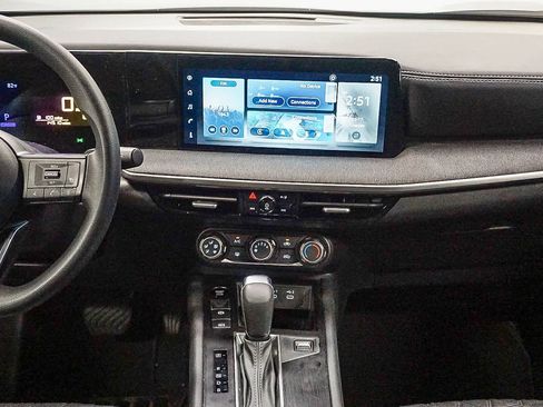 Used 2025 Nissan Kicks SV image 13