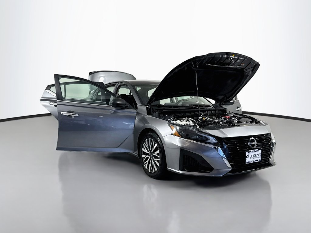Used 2024 Nissan Altima 2.5 SV FWD image 18