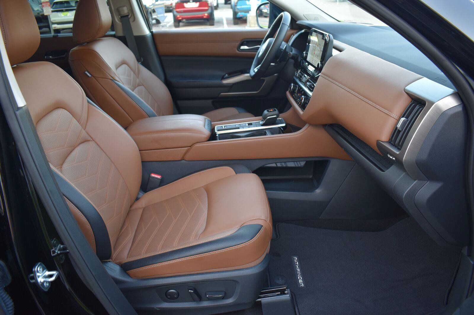 Used 2025 Nissan Pathfinder Platinum w/ Black Appearance Package FWD image 78