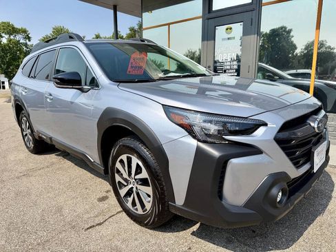 Used 2025 Subaru Outback Premium AWD/4WD image 4