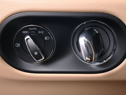 Used 2026 Porsche Macan AWD/4WD image 24