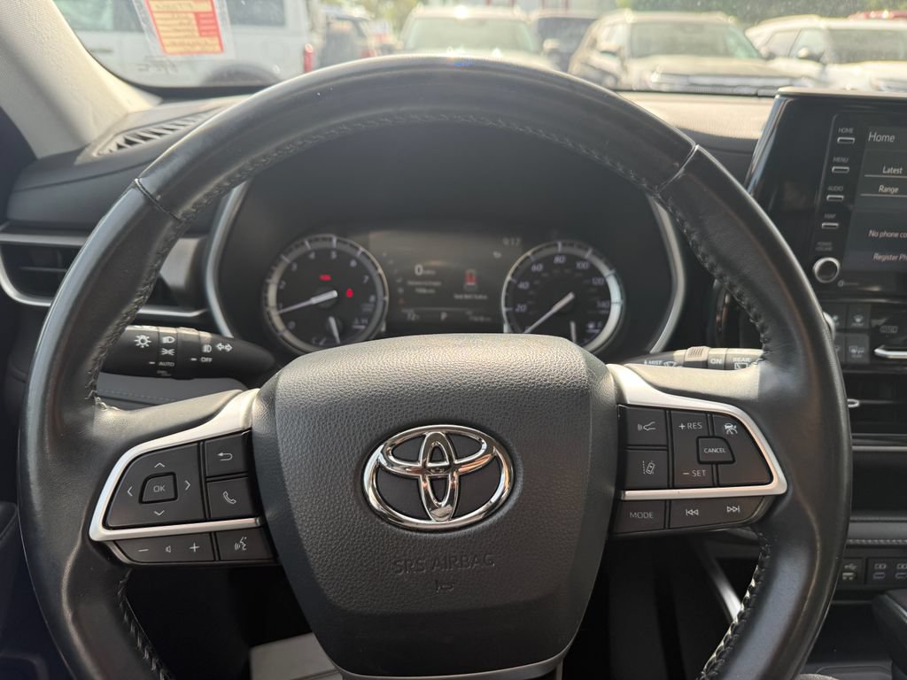 Used 2022 Toyota Highlander XLE AWD/4WD image 31