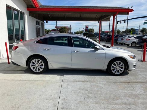 Used 2019 Chevrolet Malibu LT FWD image 4