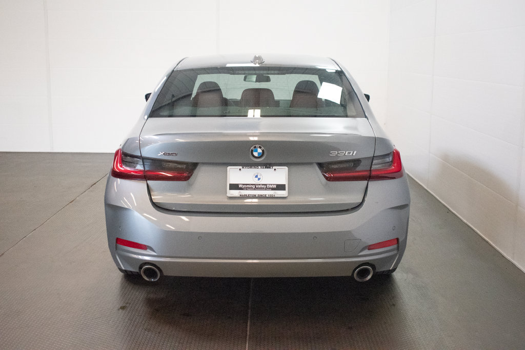 Used 2023 BMW 330i xDrive Sedan w/ Premium Package AWD/4WD image 5