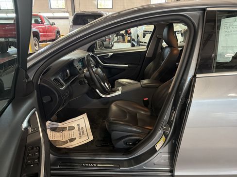 Used 2016 Volvo S60 T5 Premier image 6