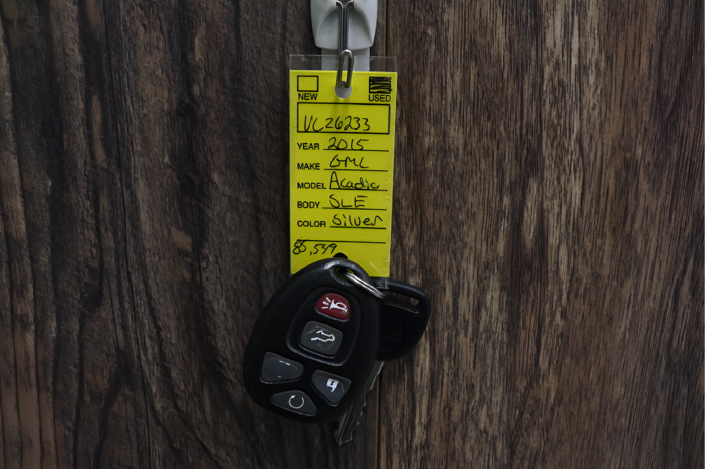 Used 2015 GMC Acadia SLE FWD image 8