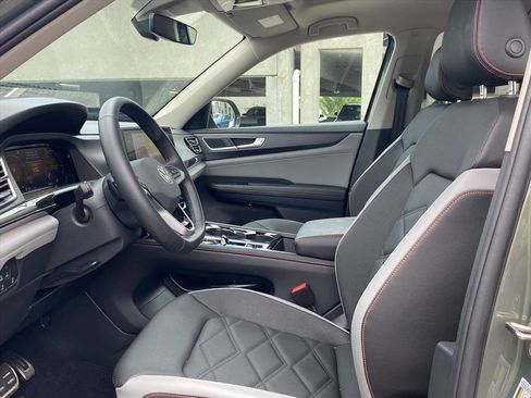 Certified 2025 Volkswagen Atlas Peak Edition SE AWD/4WD image 11