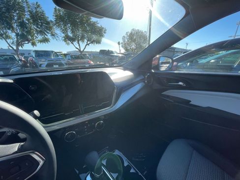 Used 2025 Chevrolet Trax LT w/ LT Convenience Package image 36