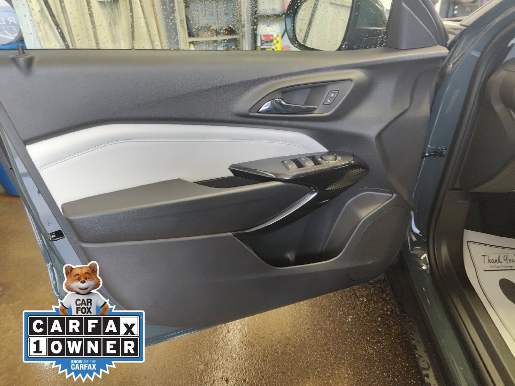 Used 2025 Chevrolet Trax LT FWD image 19