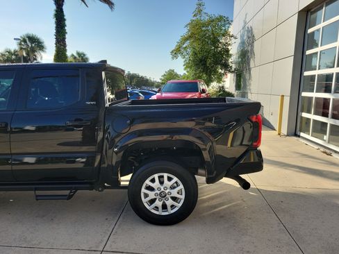 Certified 2025 Toyota Tacoma SR5 AWD/4WD image 4