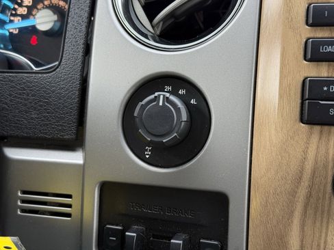 Used 2011 Ford F150 Lariat w/ Lariat Chrome Pkg image 24