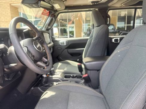 Used 2024 Jeep Wrangler Unlimited Sport AWD/4WD image 8