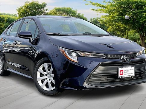 Certified 2025 Toyota Corolla LE image 1