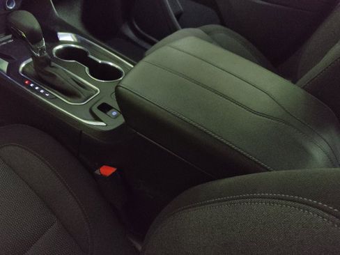 Used 2023 Chevrolet Traverse LT image 26