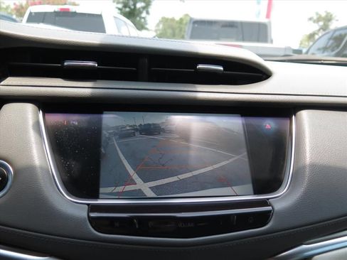 Used 2017 Cadillac XT5 Luxury w/ Driver Awareness Package FWD image 18