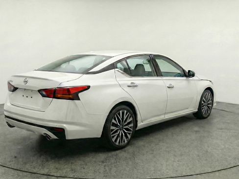 Used 2025 Nissan Altima 2.5 SV FWD image 9