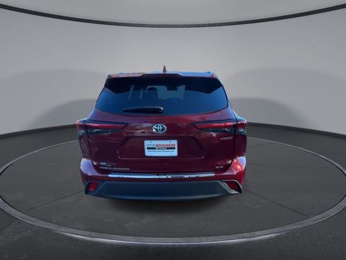 Used 2023 Toyota Highlander XLE image 12