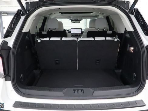 Certified 2025 Ford Explorer Platinum w/ Ultimate Package AWD/4WD image 28