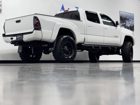 Used 2015 Toyota Tacoma 4x4 Double Cab w/ TRD Sport Package image 5