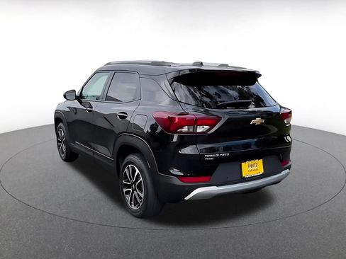 Used 2025 Chevrolet TrailBlazer LT w/ Driver Confidence Package AWD/4WD image 11