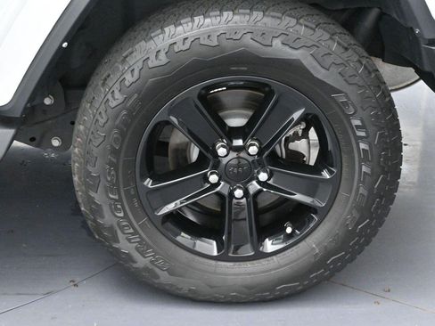 Used 2023 Jeep Wrangler Unlimited Sahara AWD/4WD image 37