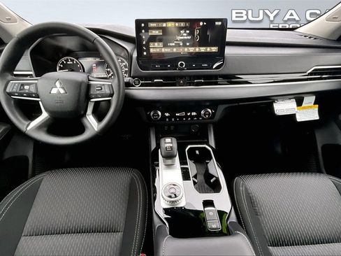 New 2026 Mitsubishi Outlander ES image 5