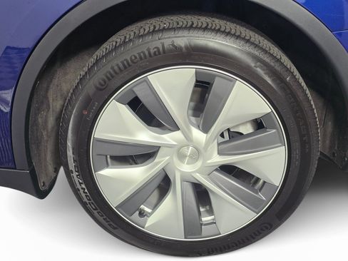 Used 2024 Tesla Model Y Long Range AWD/4WD image 21