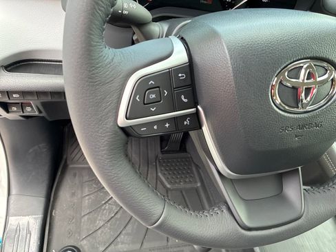 New 2026 Toyota Sienna XLE FWD image 26