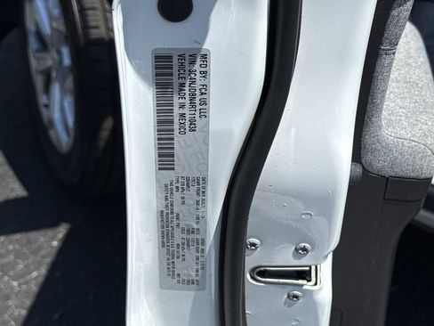 Used 2024 Jeep Compass Latitude AWD/4WD image 47