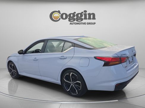 Used 2024 Nissan Altima 2.5 SR FWD image 3