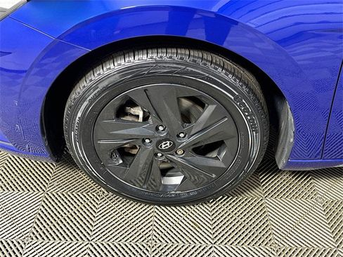 Used 2022 Hyundai Elantra SEL image 3