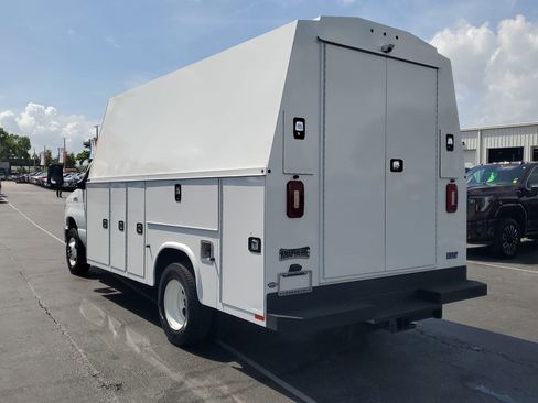 Certified 2024 Ford E-450 and Econoline 450 Super Duty w/ Driver's Safety Package image 8