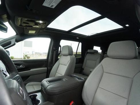 Used 2024 GMC Yukon SLT w/ SLT Premium Package image 25